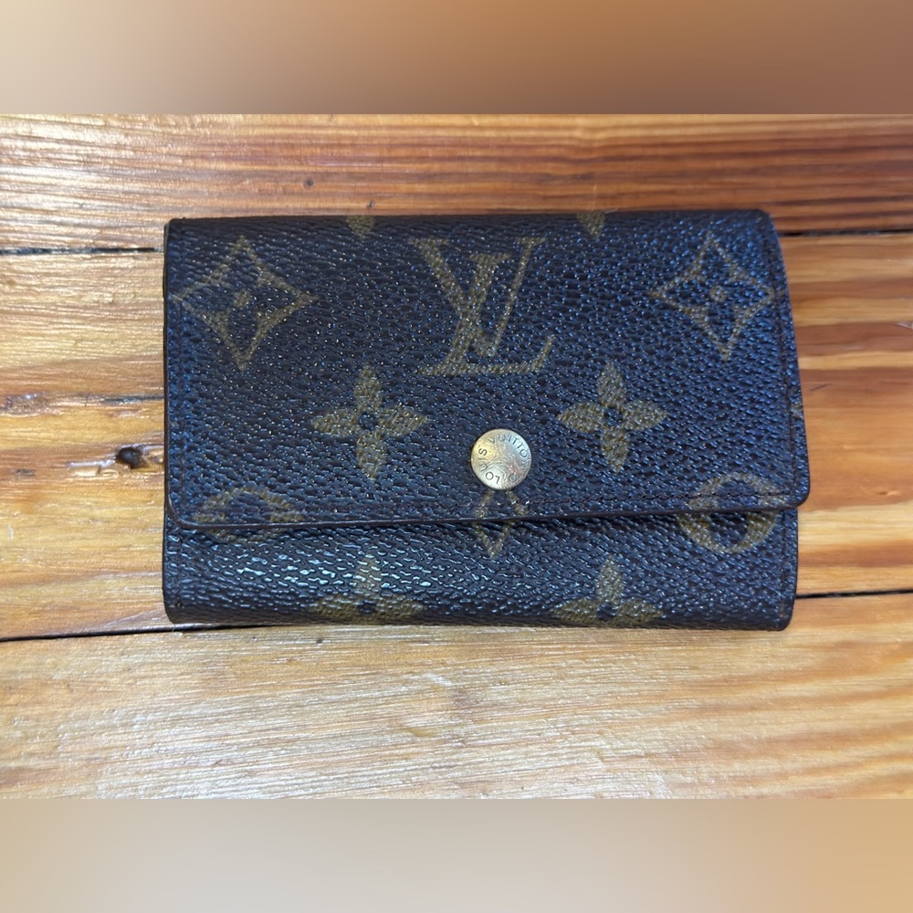 Louis Vuitton Black and Brown Monogram key clay